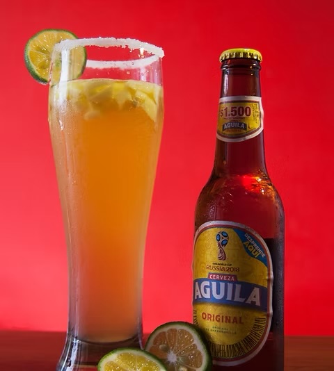 Michelada de águila 